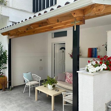 Lr Apartments Sarandë Esterno foto