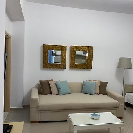 Lr Apartments Sarandë Esterno foto