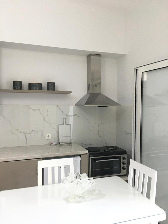 Lr Apartments Sarandë Esterno foto