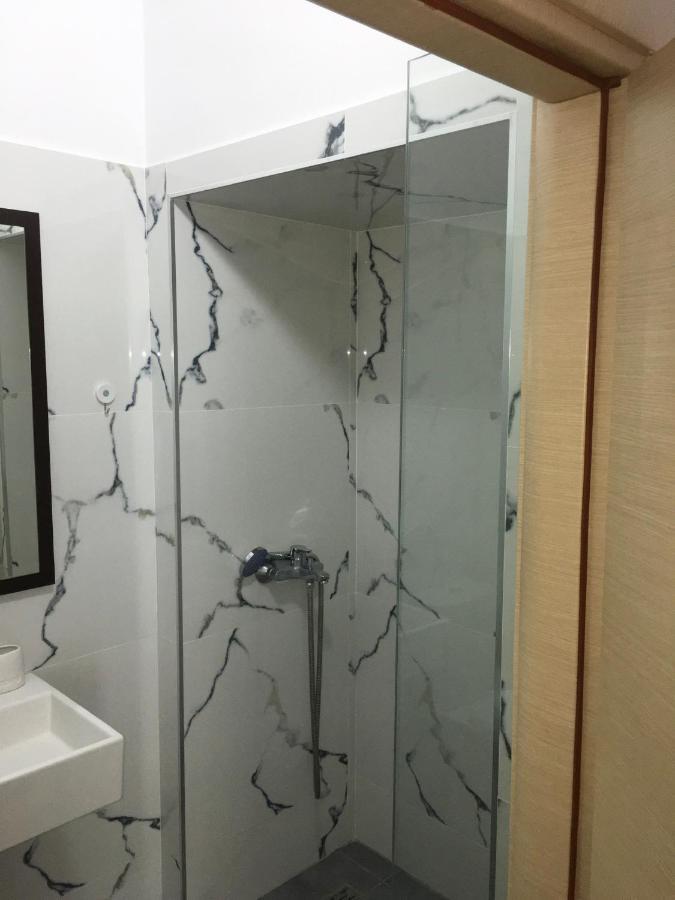 Lr Apartments Sarandë Esterno foto