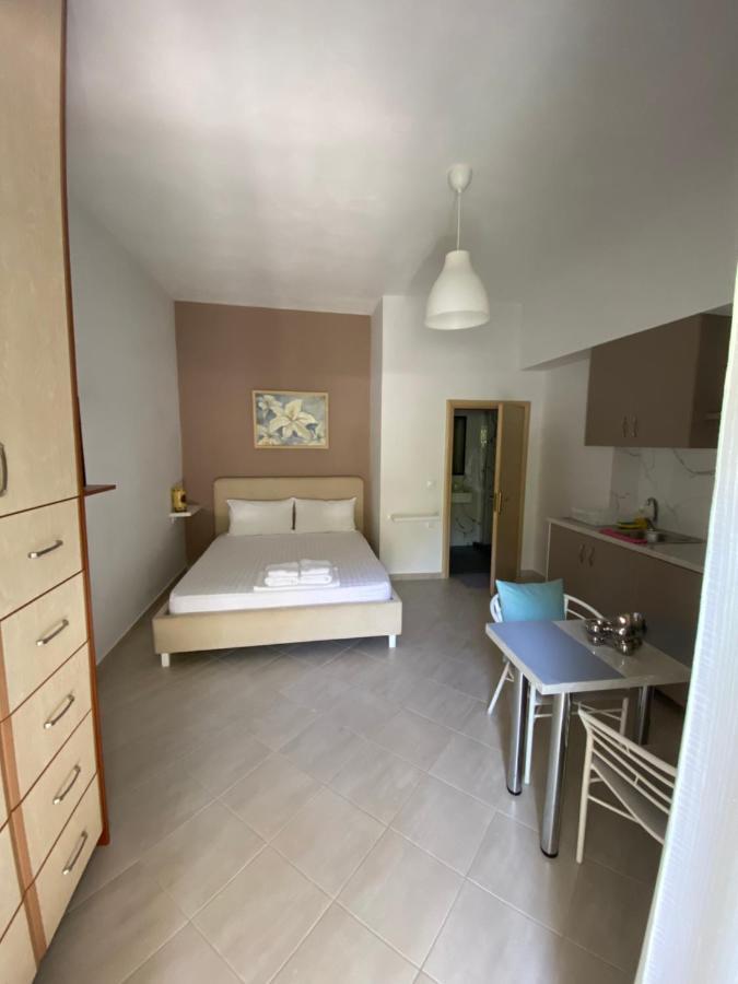 Lr Apartments Sarandë Esterno foto