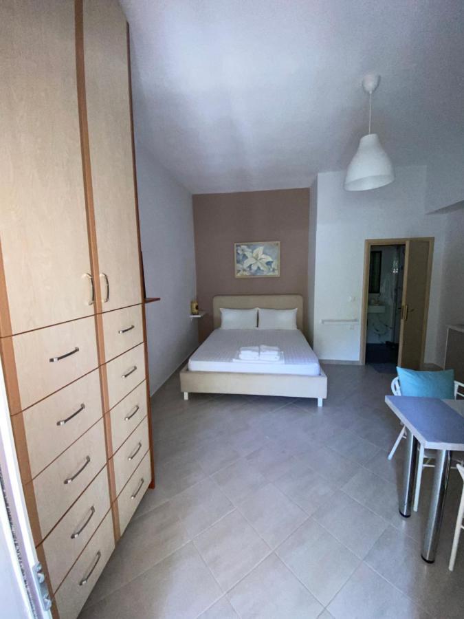 Lr Apartments Sarandë Esterno foto