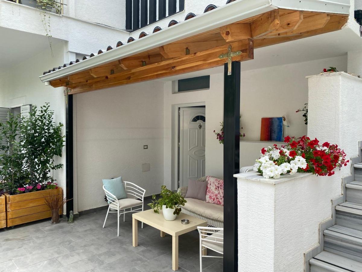 Lr Apartments Sarandë Esterno foto
