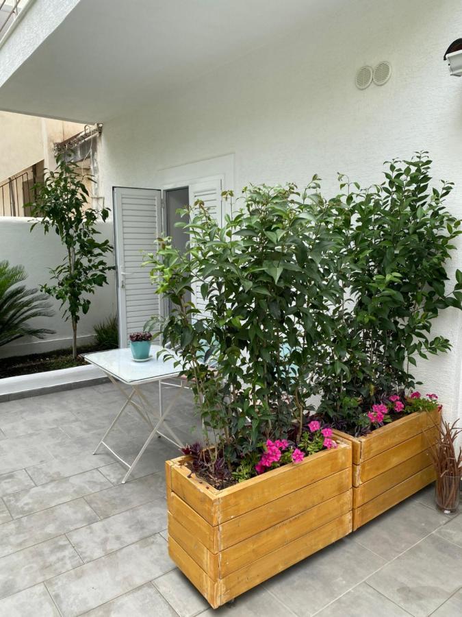 Lr Apartments Sarandë Esterno foto