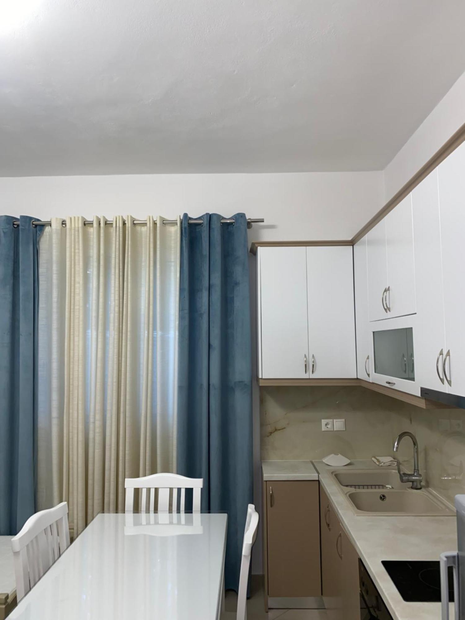 Lr Apartments Sarandë Esterno foto
