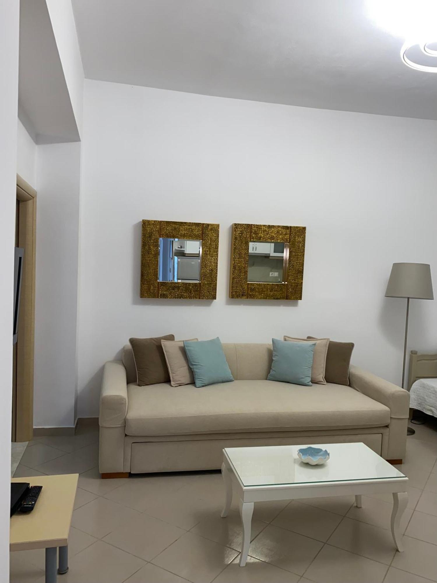 Lr Apartments Sarandë Esterno foto