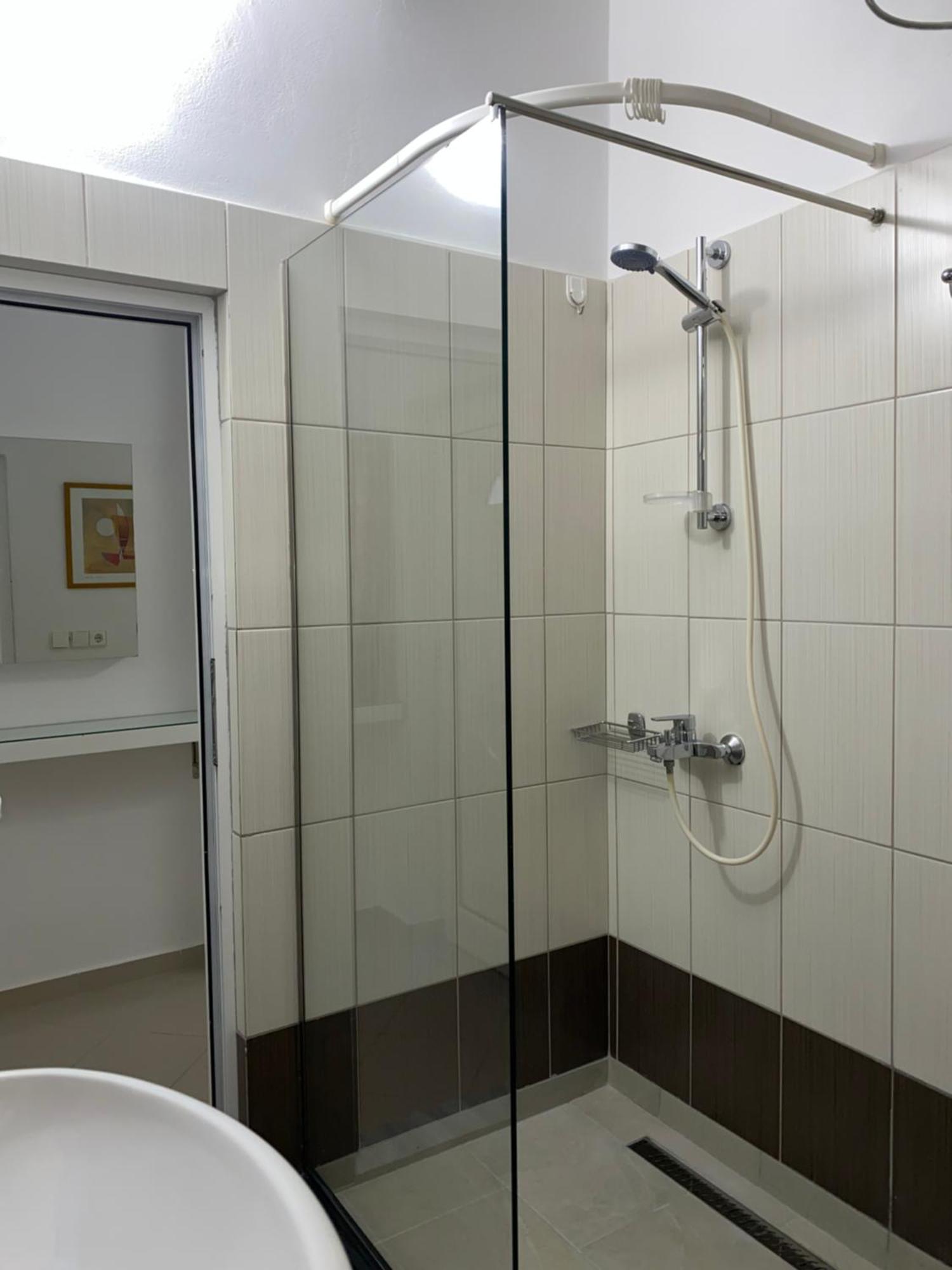Lr Apartments Sarandë Esterno foto
